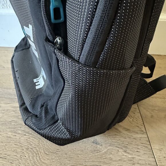 Thule Crossover 32L Backpack - 15inch MacBook Pro / 15.6inch PC/Tablet - 19”x15” - Picture 12 of 16